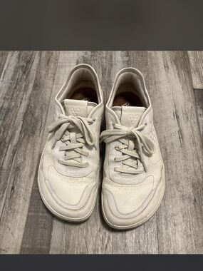 Vivo Barefoot Off-White Leather Lace-Up Sneakers